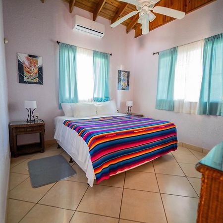 Seaside Inn Roatan Уест Бей Екстериор снимка