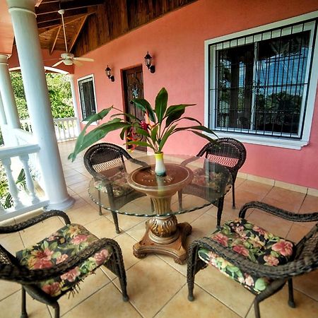 Seaside Inn Roatan Уест Бей Екстериор снимка