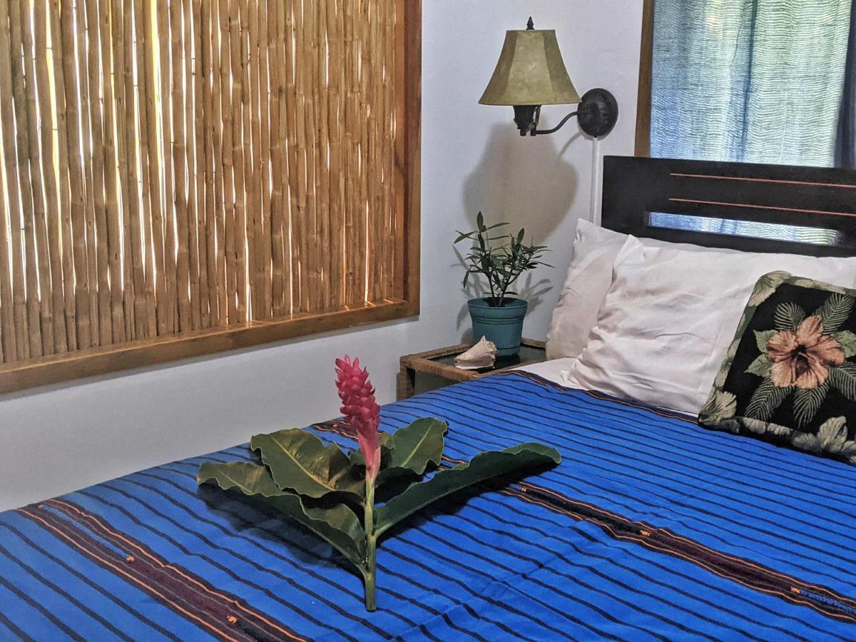 Seaside Inn Roatan Уест Бей Екстериор снимка