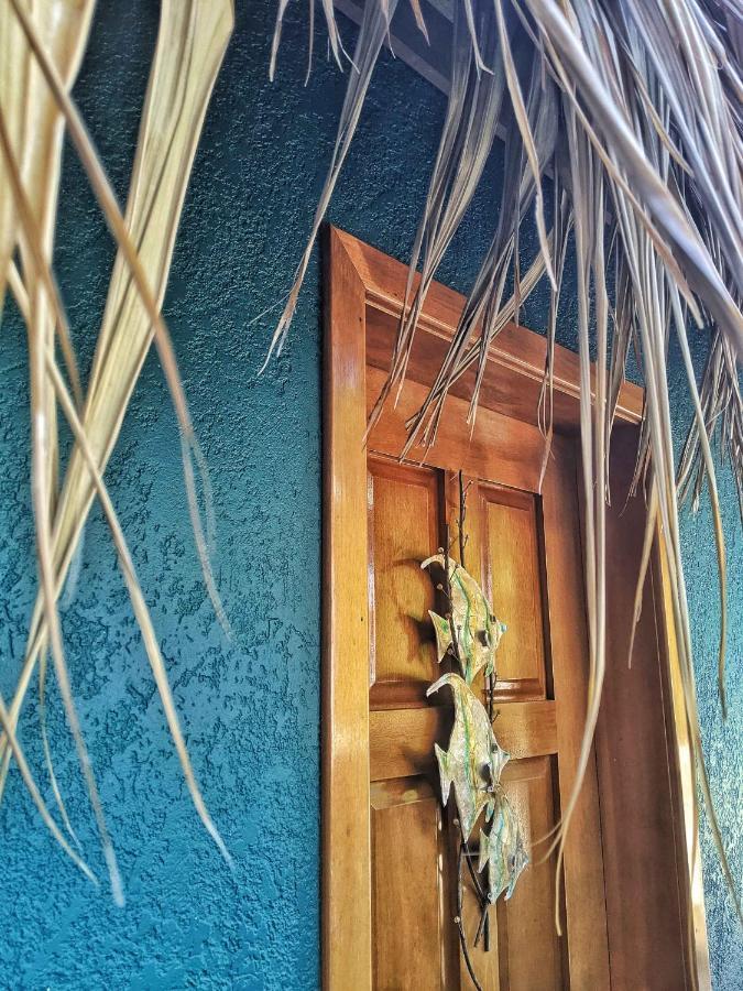 Seaside Inn Roatan Уест Бей Екстериор снимка