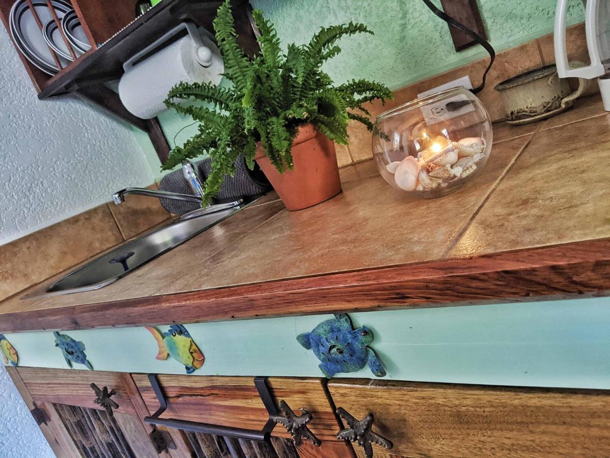 Seaside Inn Roatan Уест Бей Екстериор снимка
