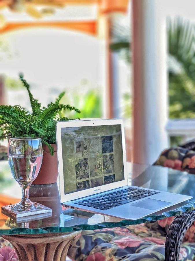 Seaside Inn Roatan Уест Бей Екстериор снимка
