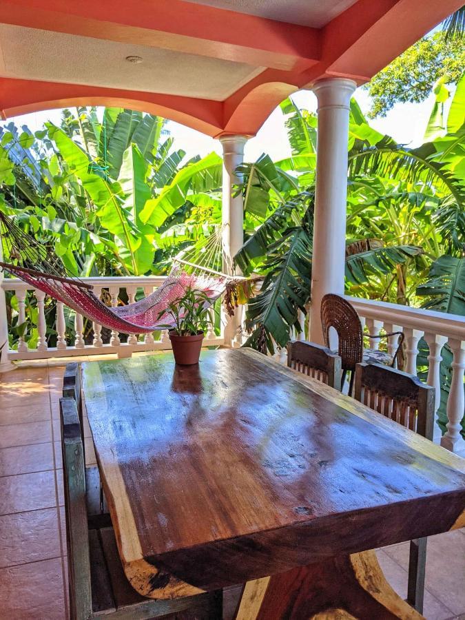 Seaside Inn Roatan Уест Бей Екстериор снимка