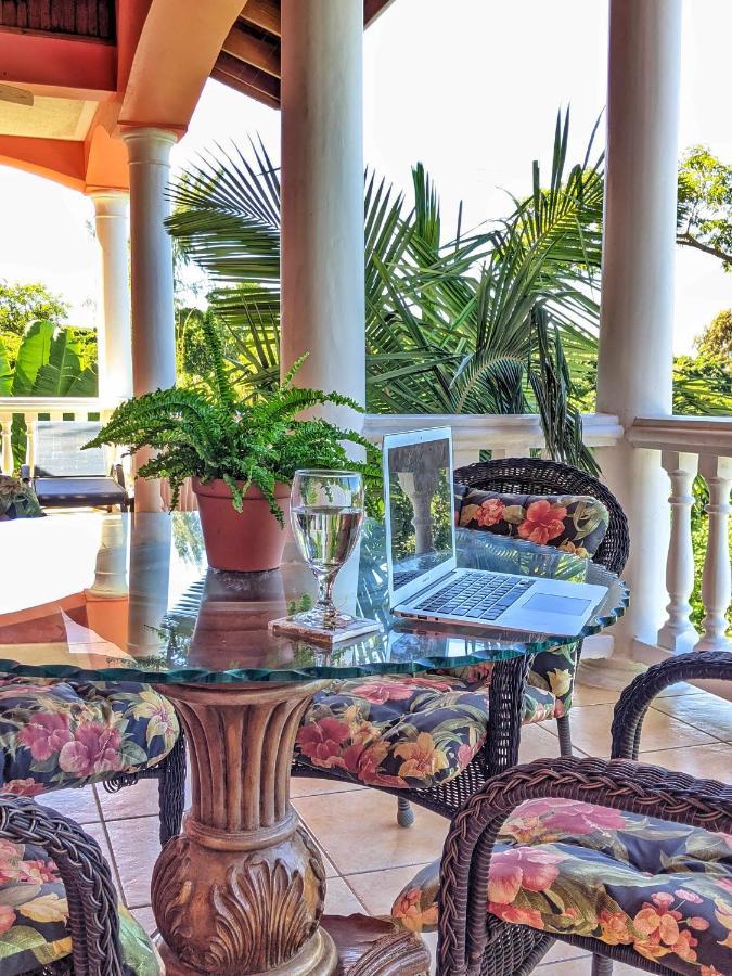 Seaside Inn Roatan Уест Бей Екстериор снимка