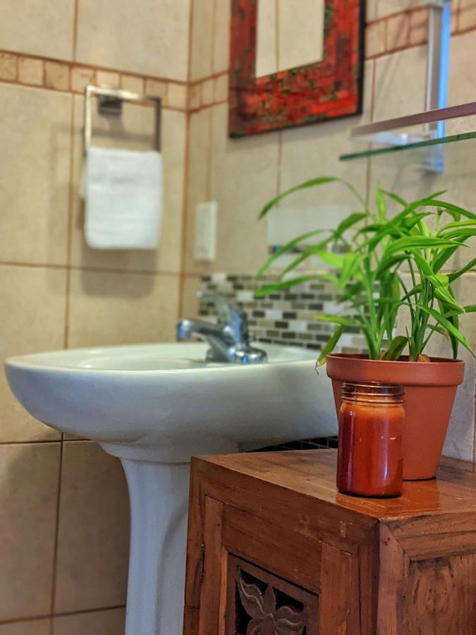 Seaside Inn Roatan Уест Бей Екстериор снимка