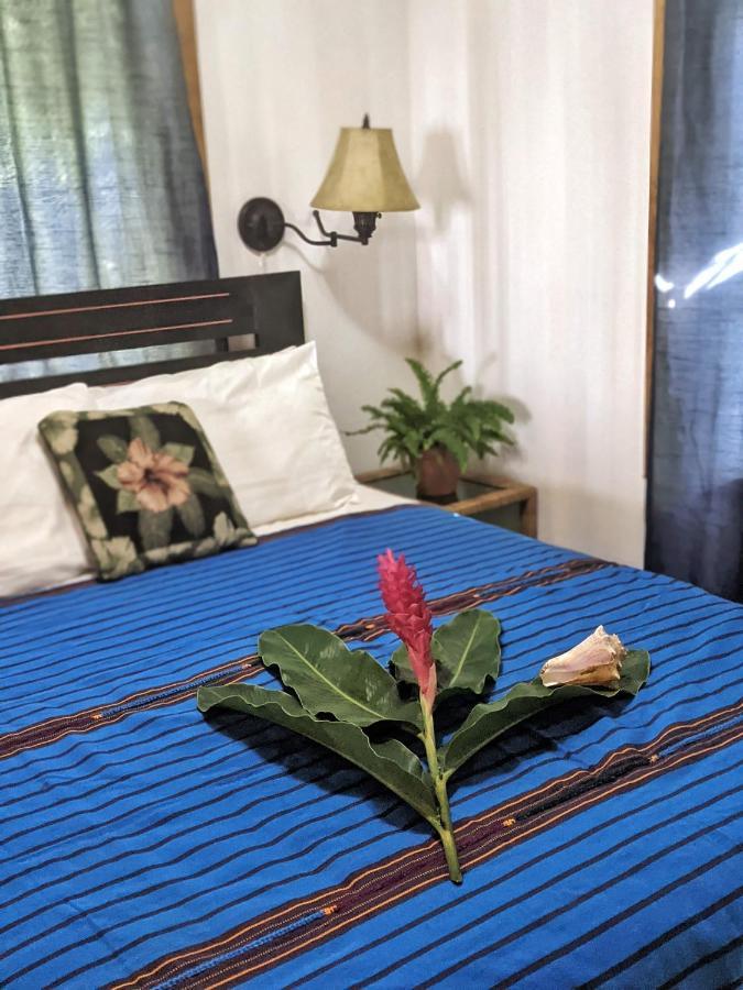 Seaside Inn Roatan Уест Бей Екстериор снимка