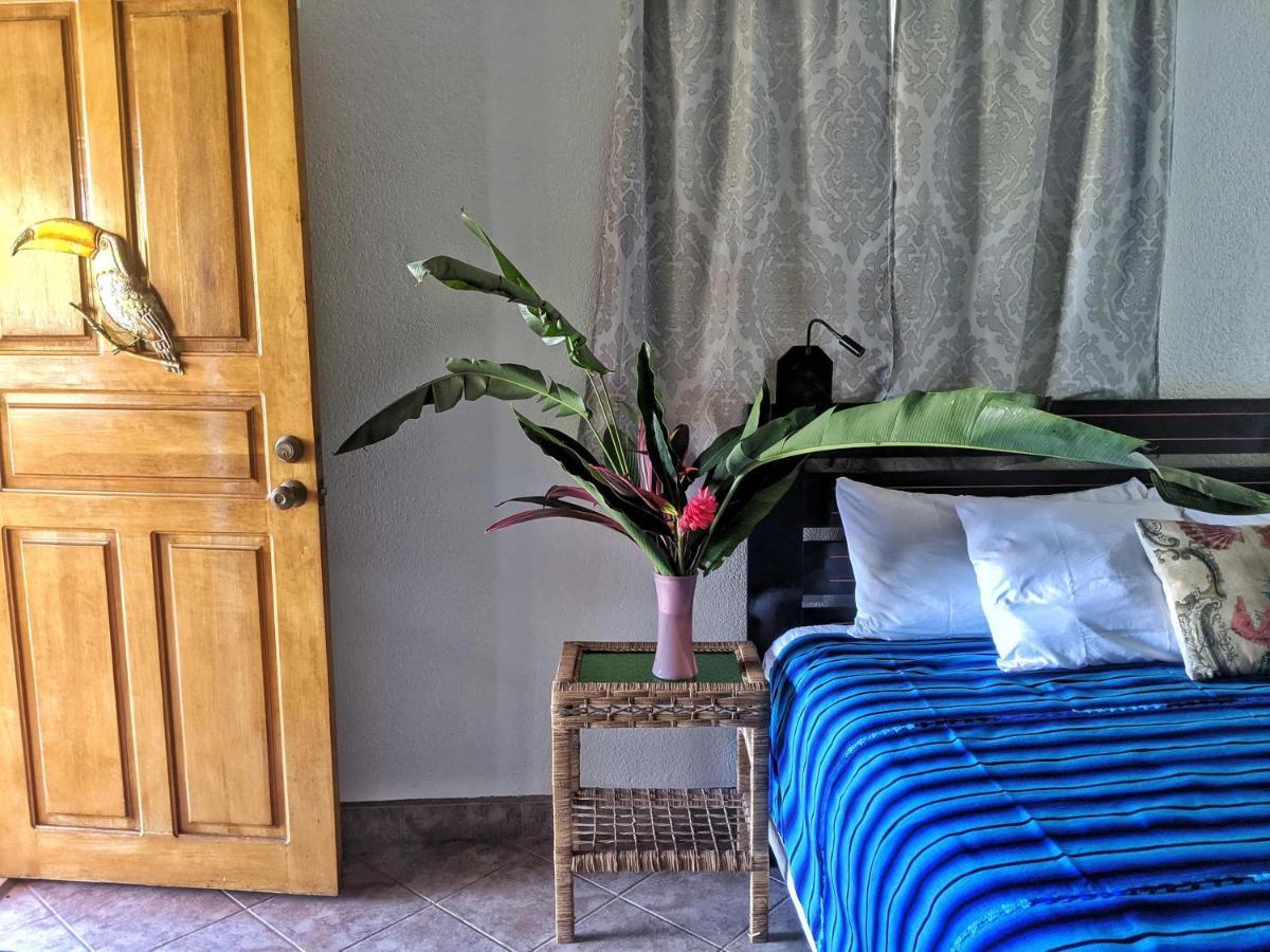 Seaside Inn Roatan Уест Бей Екстериор снимка