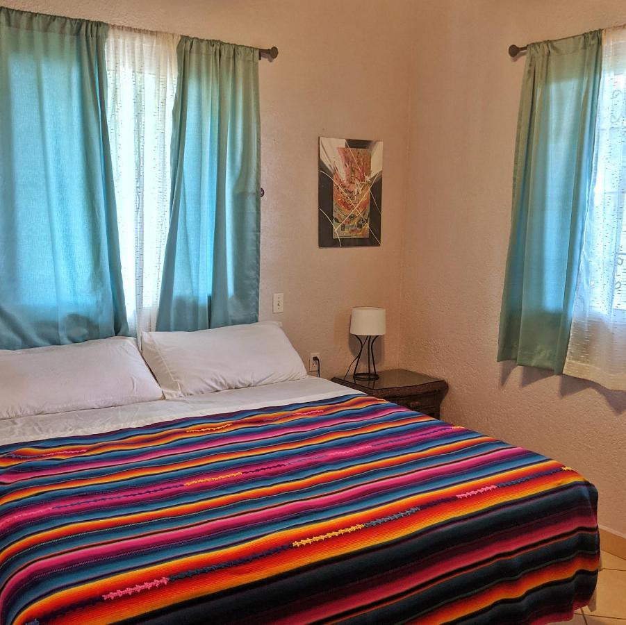 Seaside Inn Roatan Уест Бей Екстериор снимка