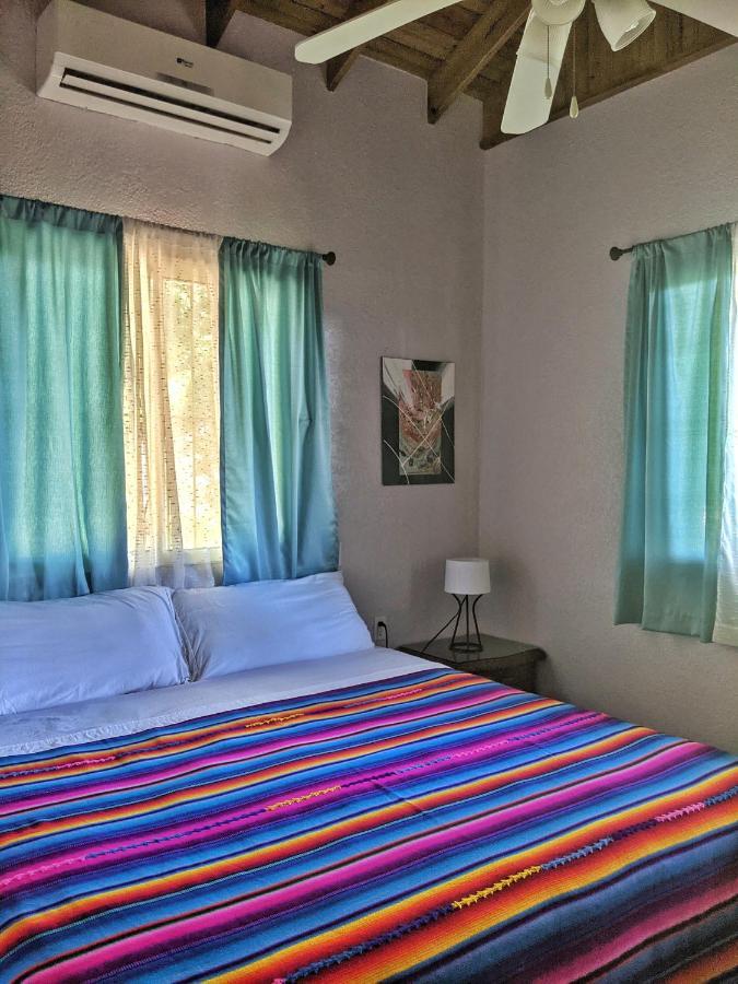Seaside Inn Roatan Уест Бей Екстериор снимка