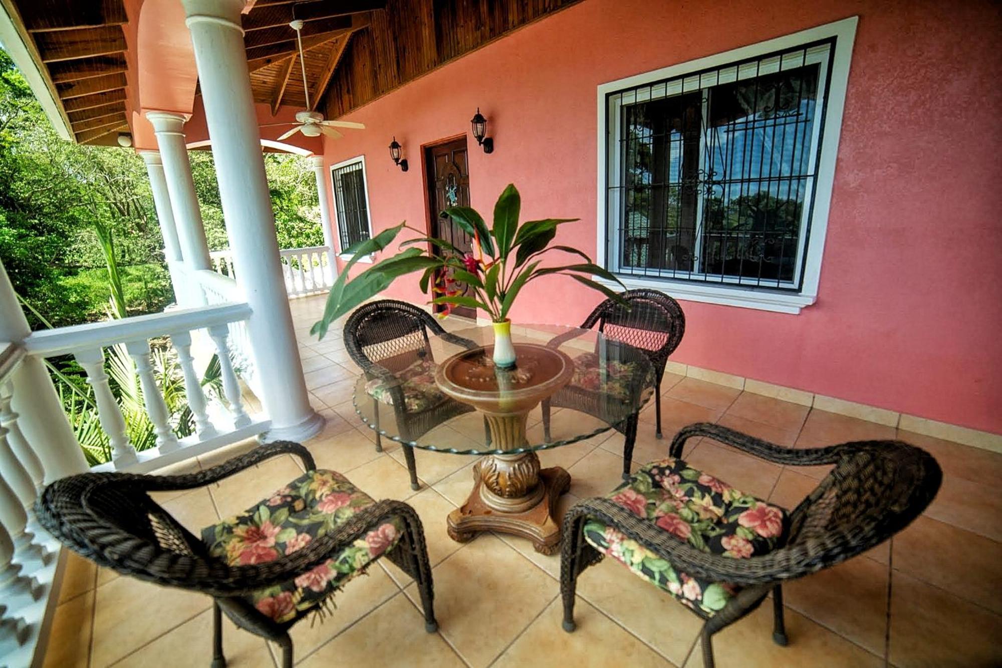 Seaside Inn Roatan Уест Бей Екстериор снимка